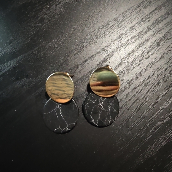 Gold and marble statement earrings - Picture 3 of 4